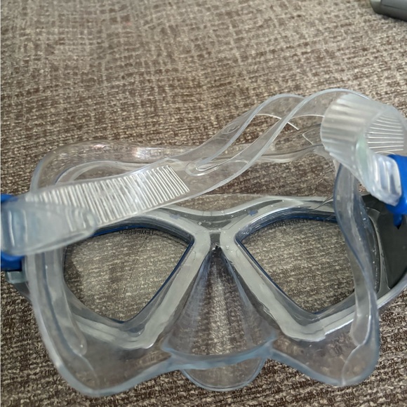 U.S. Divers diving mask and snorkel. Blue in color. - Picture 5 of 5